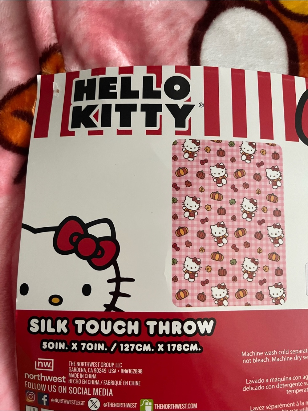 Hello Kitty Fall Blanket - Picture 2 of 3